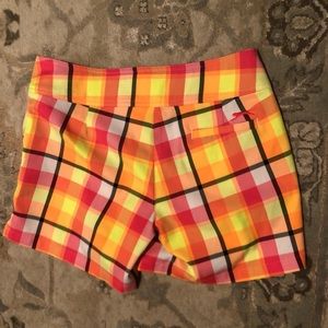 Very flattering, fun plaid golf shorts